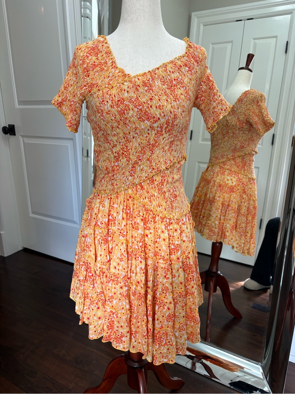 Dress - Picture 2 of 8